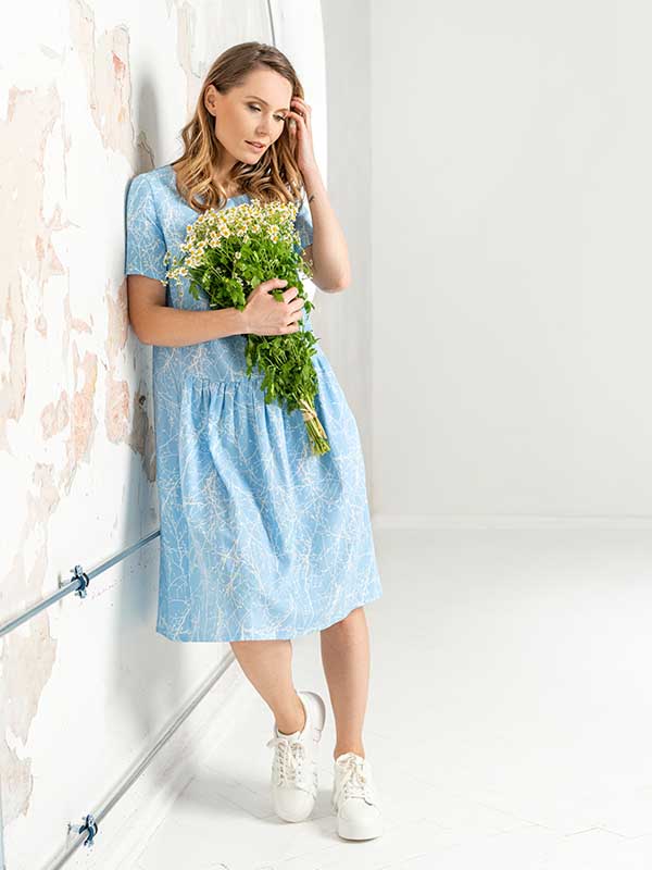 Lega lino ir viskozės suknelė "Milita Light Blue - White"