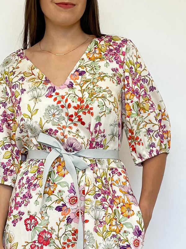 Il Vento E La Seta lahtise lõikega midi-kleit "Summer Garden White - Multicolor Flower Print"