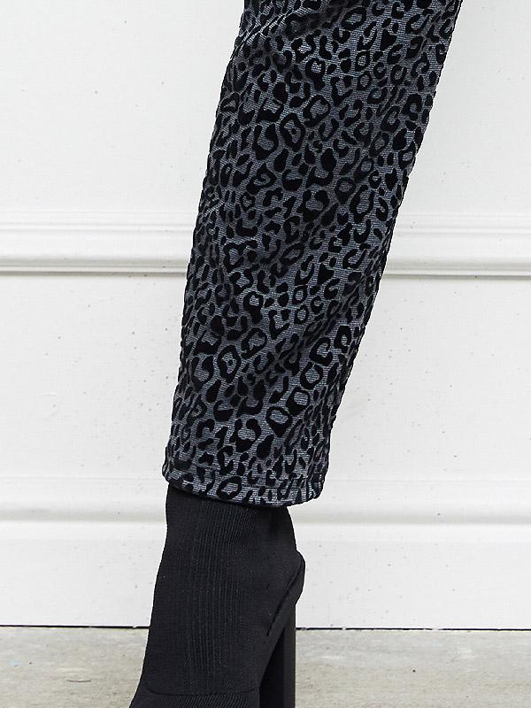Lega püksid "Lelia Grey - Black Velour Cheetah Pattern"