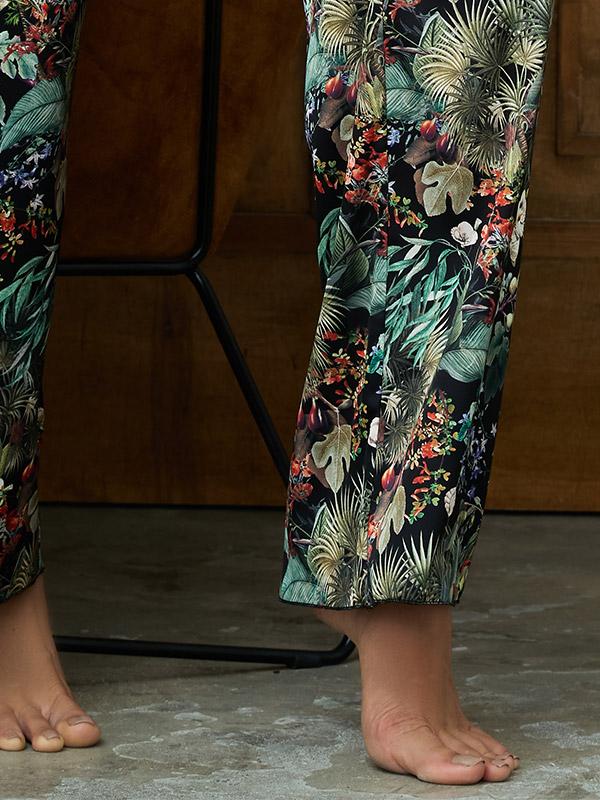 Lega pikkade pükstega atlassist pidžaama "Madona Black - Multicolor Floral Print"