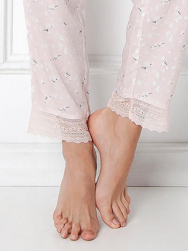 Aruelle viskoosist pidžaama "Jennifer Long Light Pink - White Flower Print"