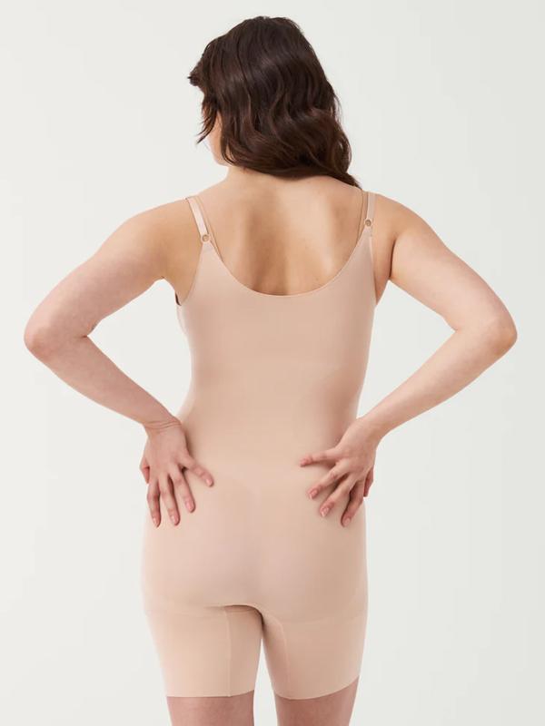 Spanx tugevalt vormiv lühikeste pükste ja avatud rinnaosaga bodi "OnCore Mid-Thigh Nude"