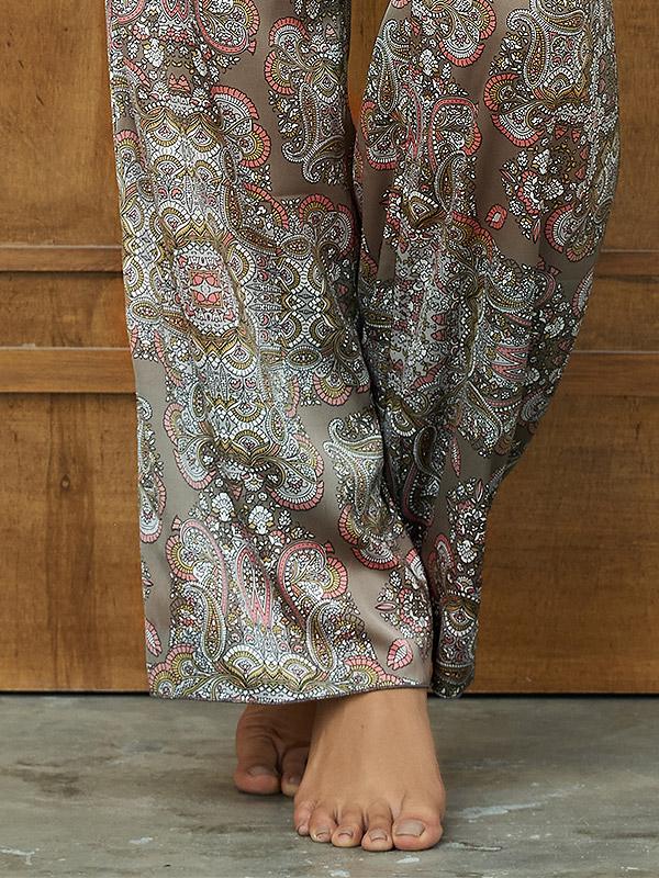 Lega pikkade pükstega atlassist pidžaama "Zelda Sand - Gold - Coral Ornament Print"