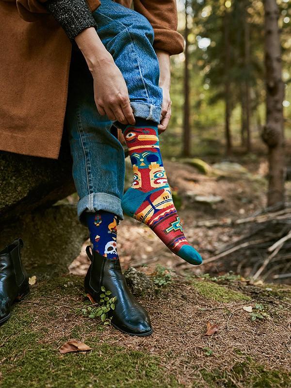 Many Mornings unisex puuvillased sokid "Apache Tribe Blue - Red - Yellow"