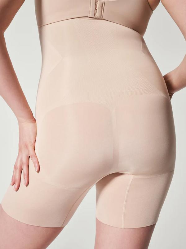 Spanx tugevalt vormivad kõrge vöökohaga lühikesed püksid "OnCore Mid-Thigh Nude"