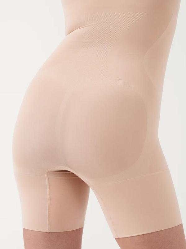 Spanx tugevalt vormiv lühikeste pükste ja avatud rinnaosaga bodi "OnCore Mid-Thigh Nude"