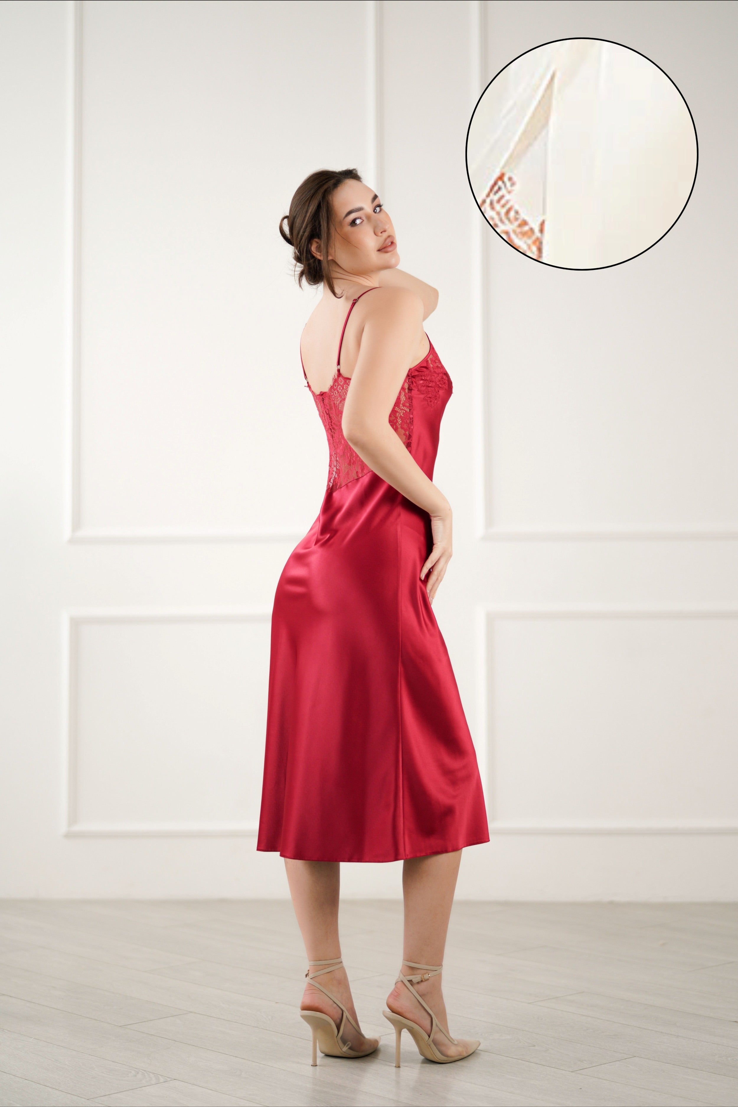 šviesaus šilko naktiniai