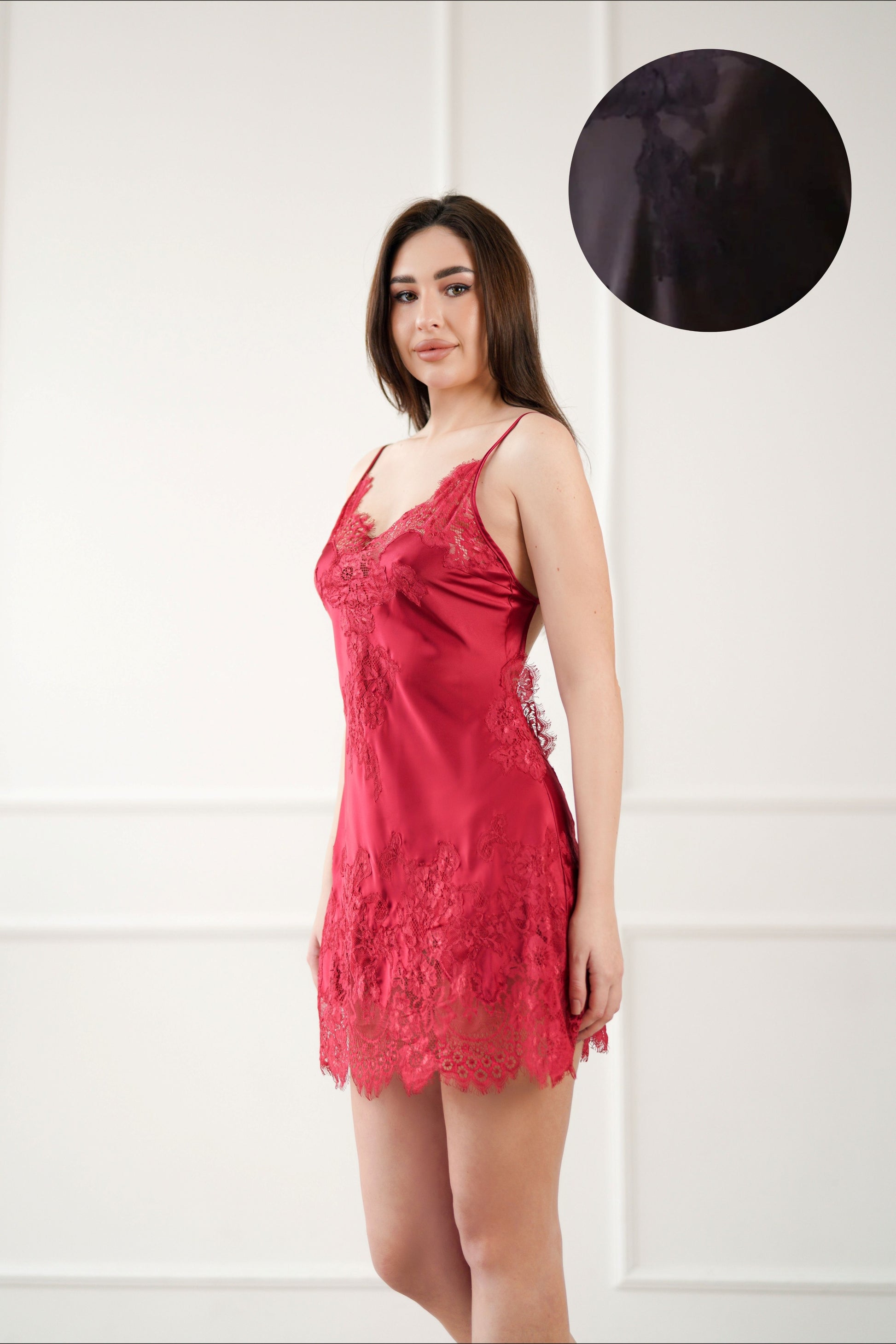 šilkiniai naktinukai su nėriniais