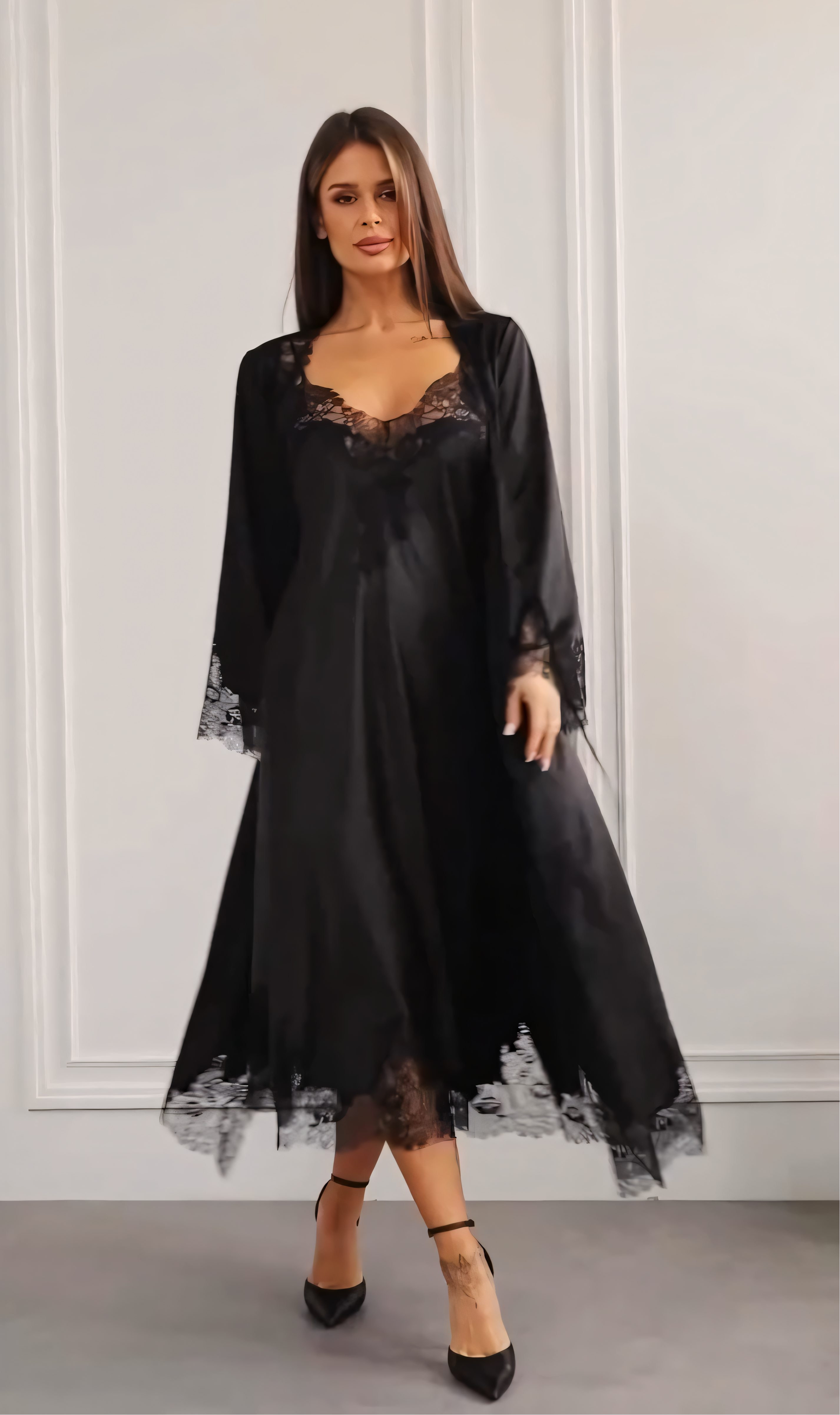 Komilfo длинный шелковый халат с кружевом 