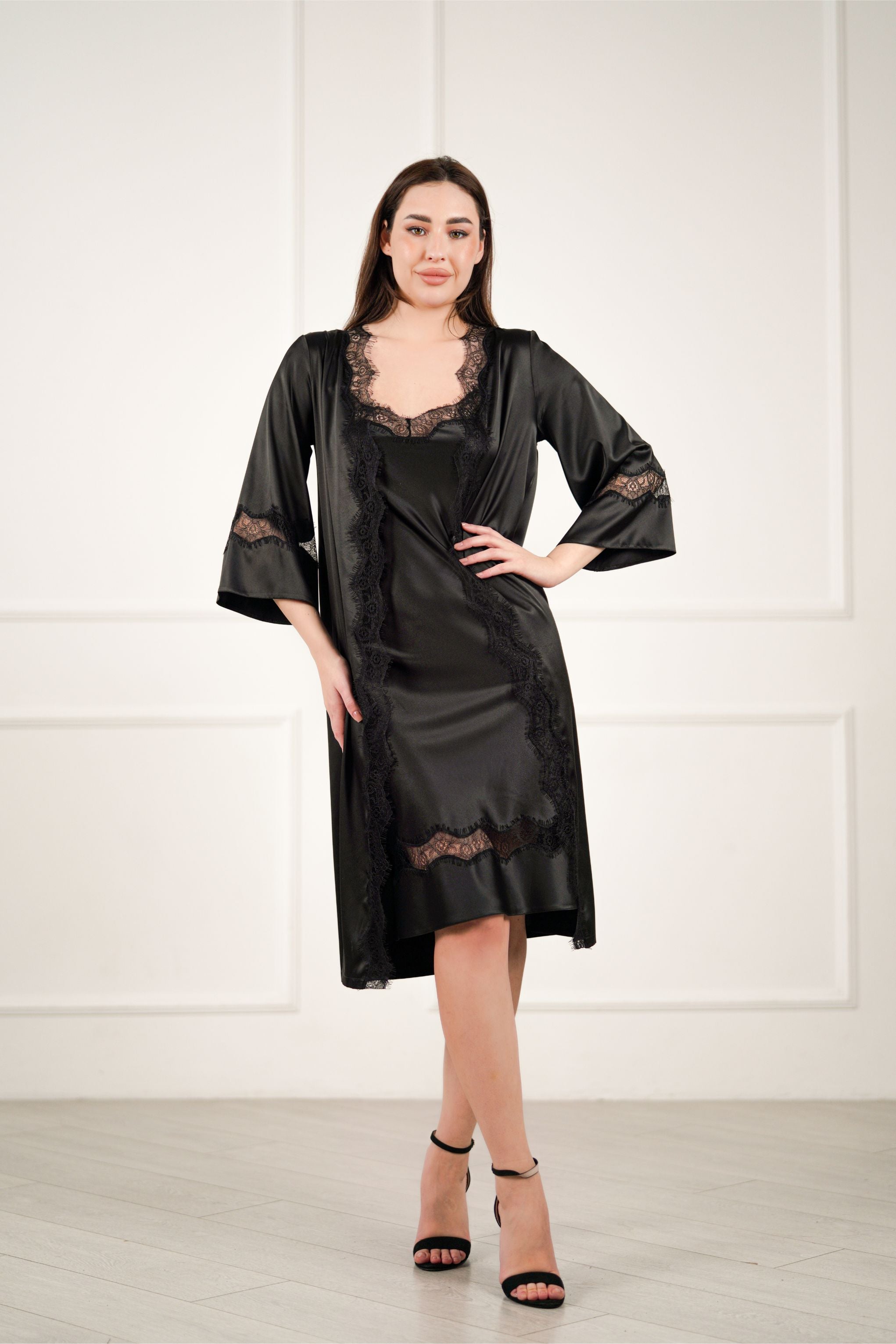 Komilfo siidist pitsiga hommikumantel 