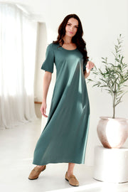 minimalistinė midi suknelė