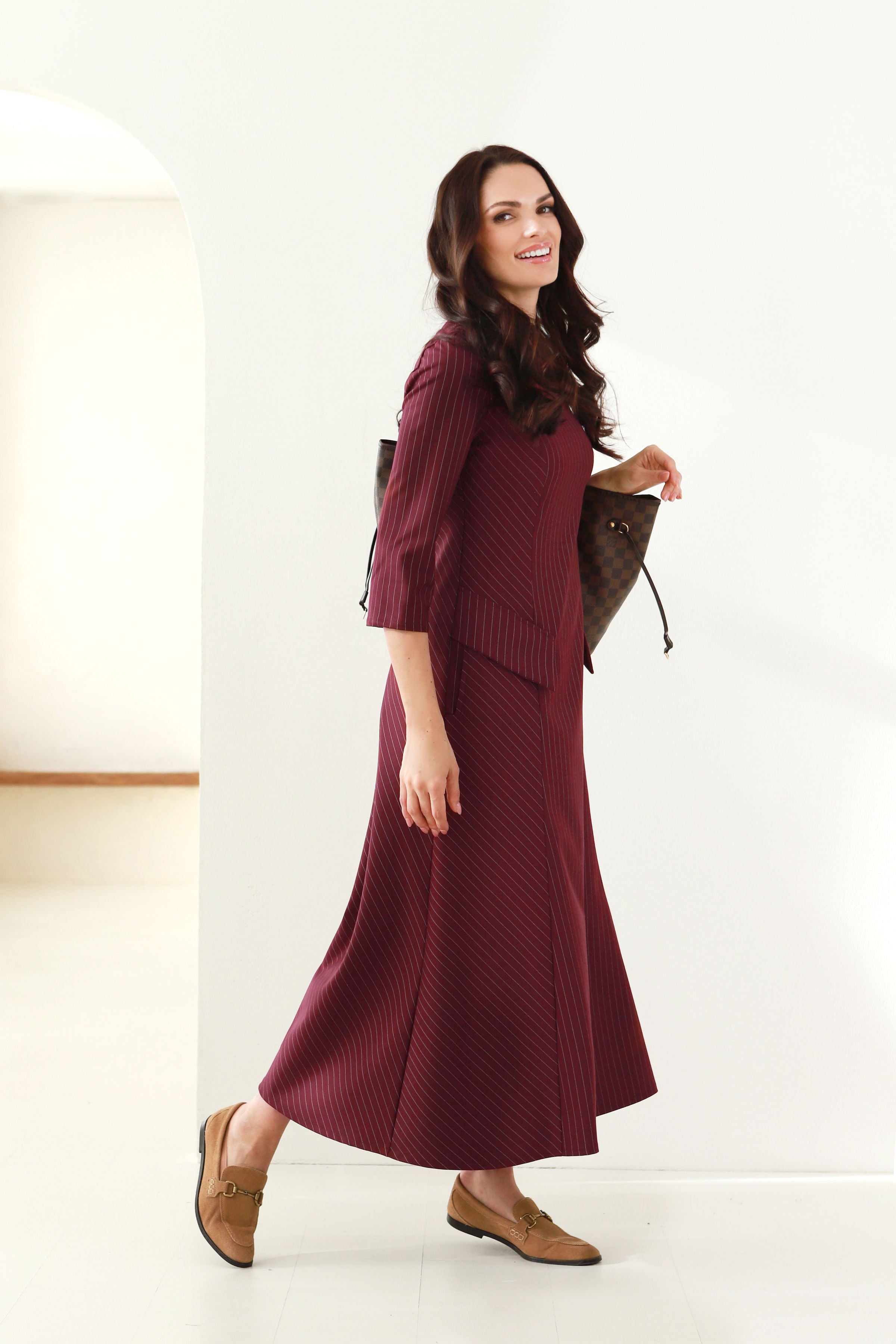 dryžuota midi suknelė