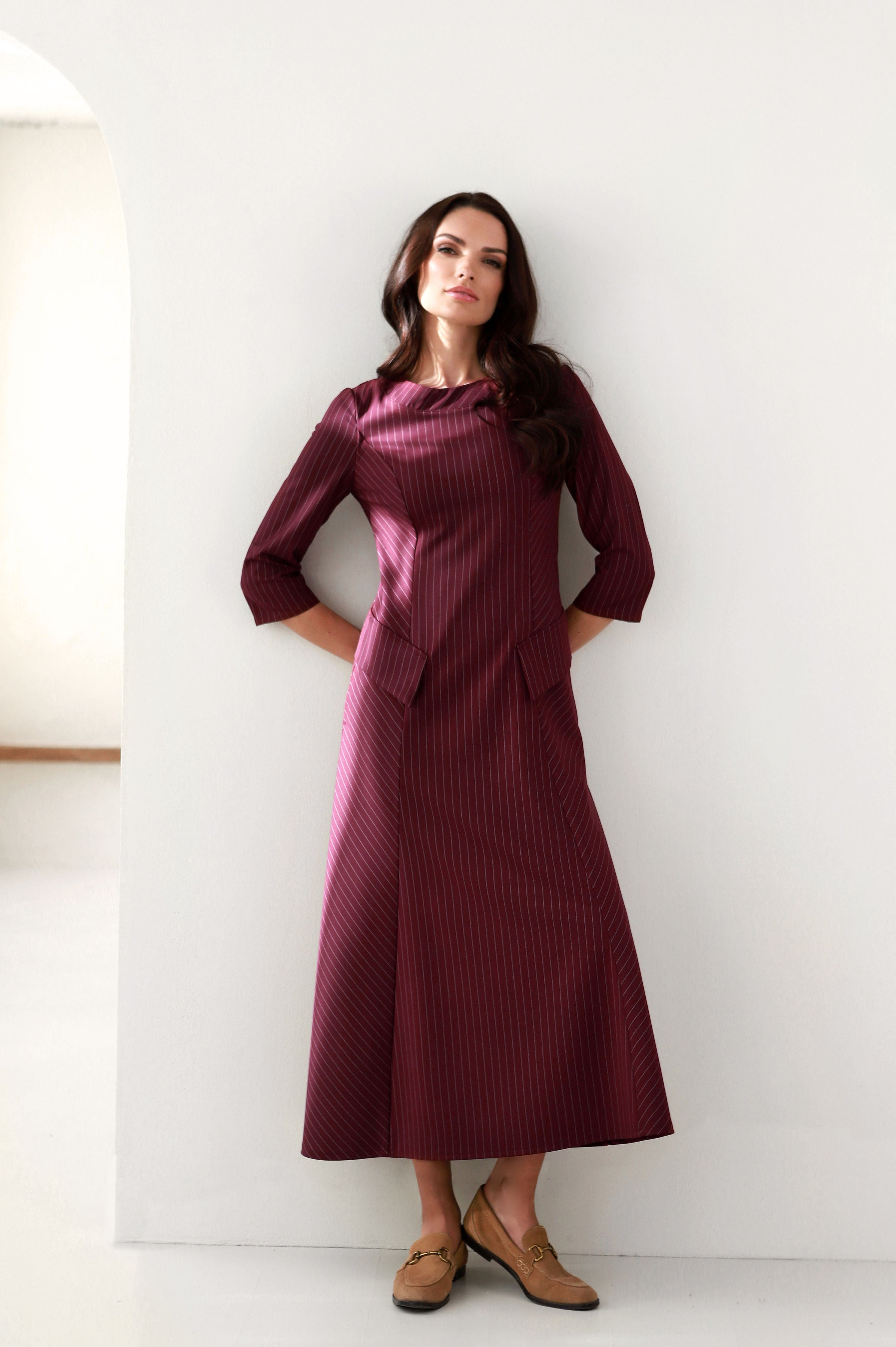 moteriška suknelė su 3/4 rankovėmis