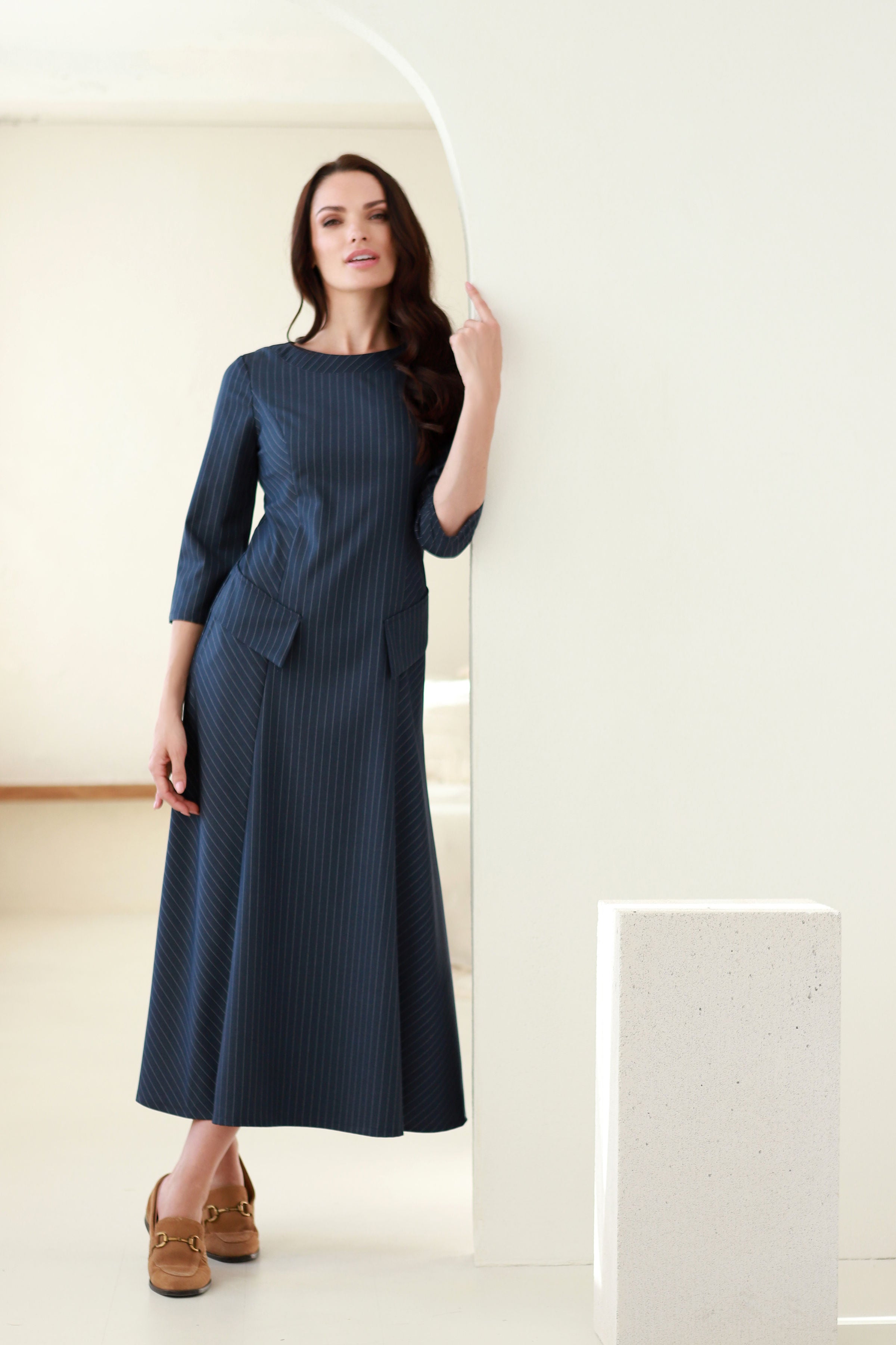 elegantiška midi suknelė