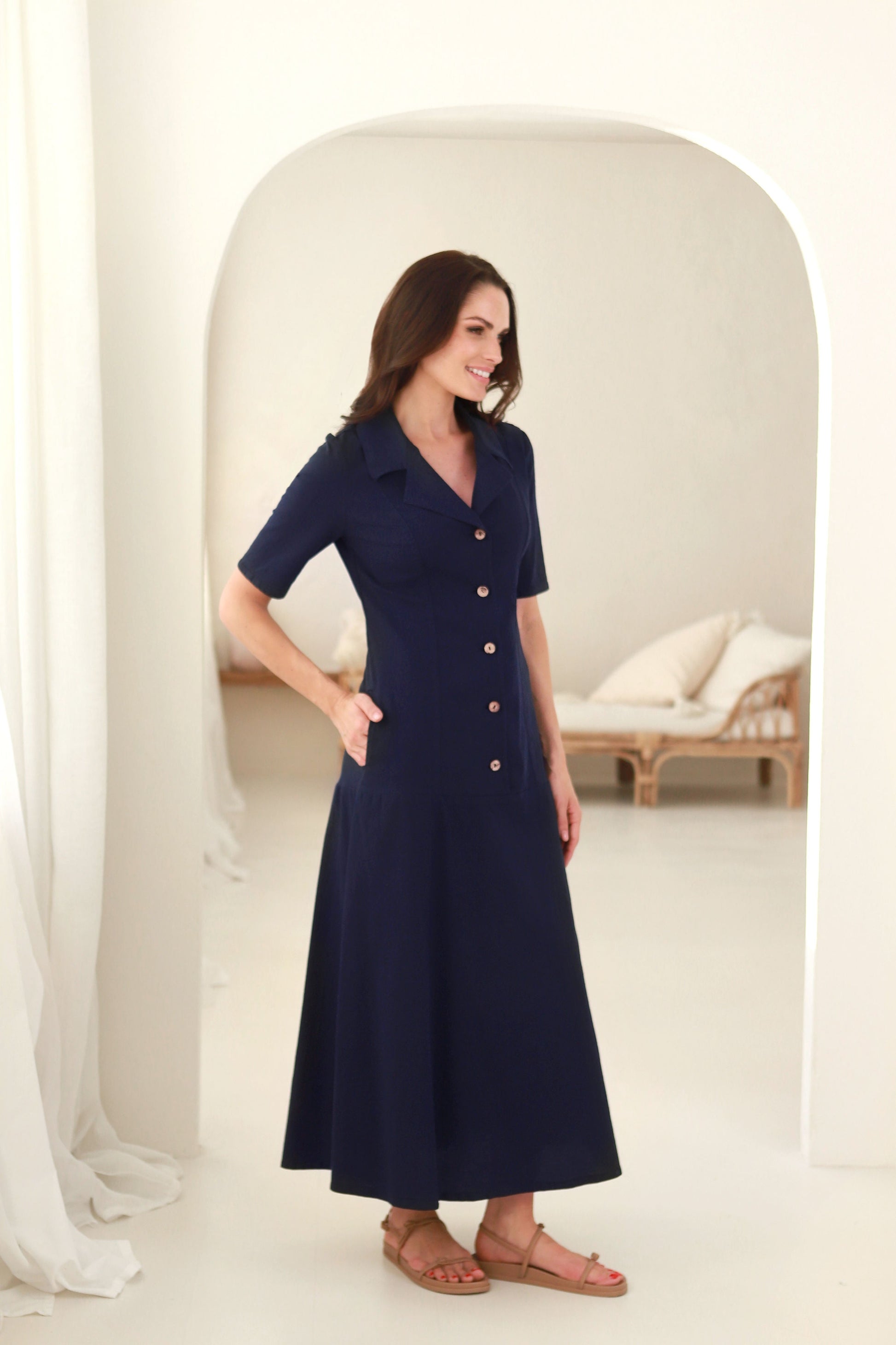 lininė suknelė su sagomis