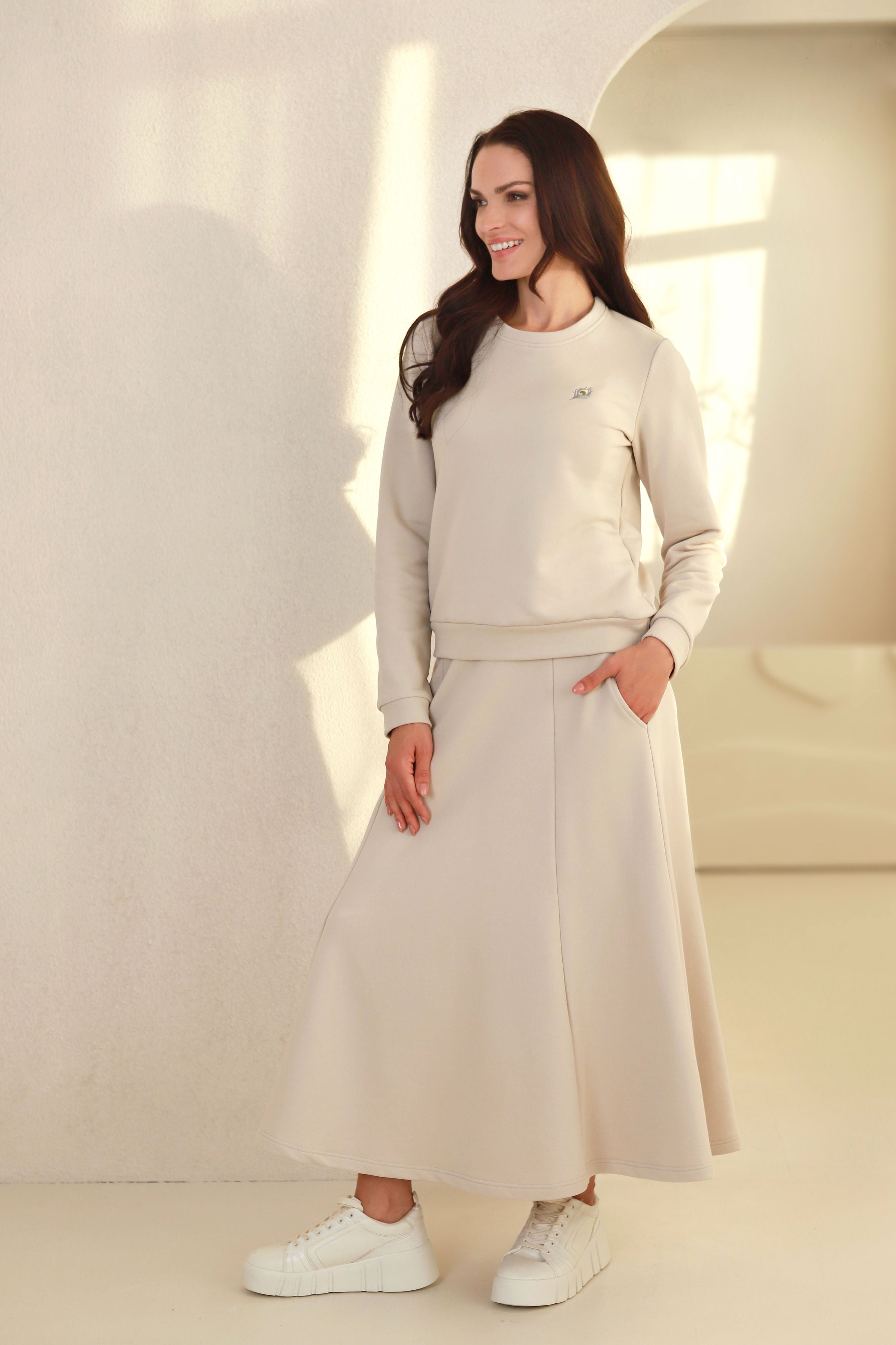 moteriškas midi ilgio sijonas