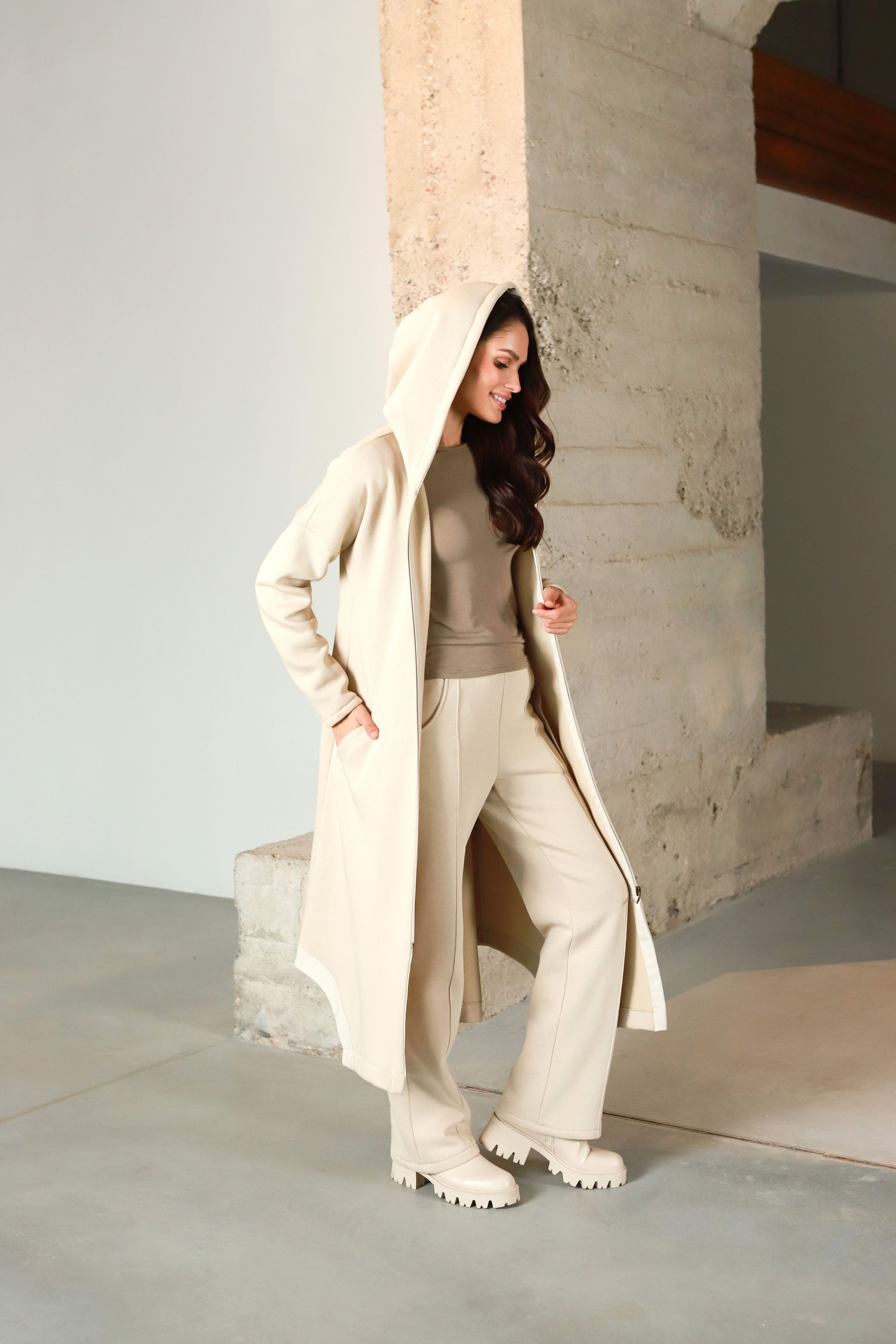 Lega pikk kardigan seest pehme voodriga "Aurelia Beige"