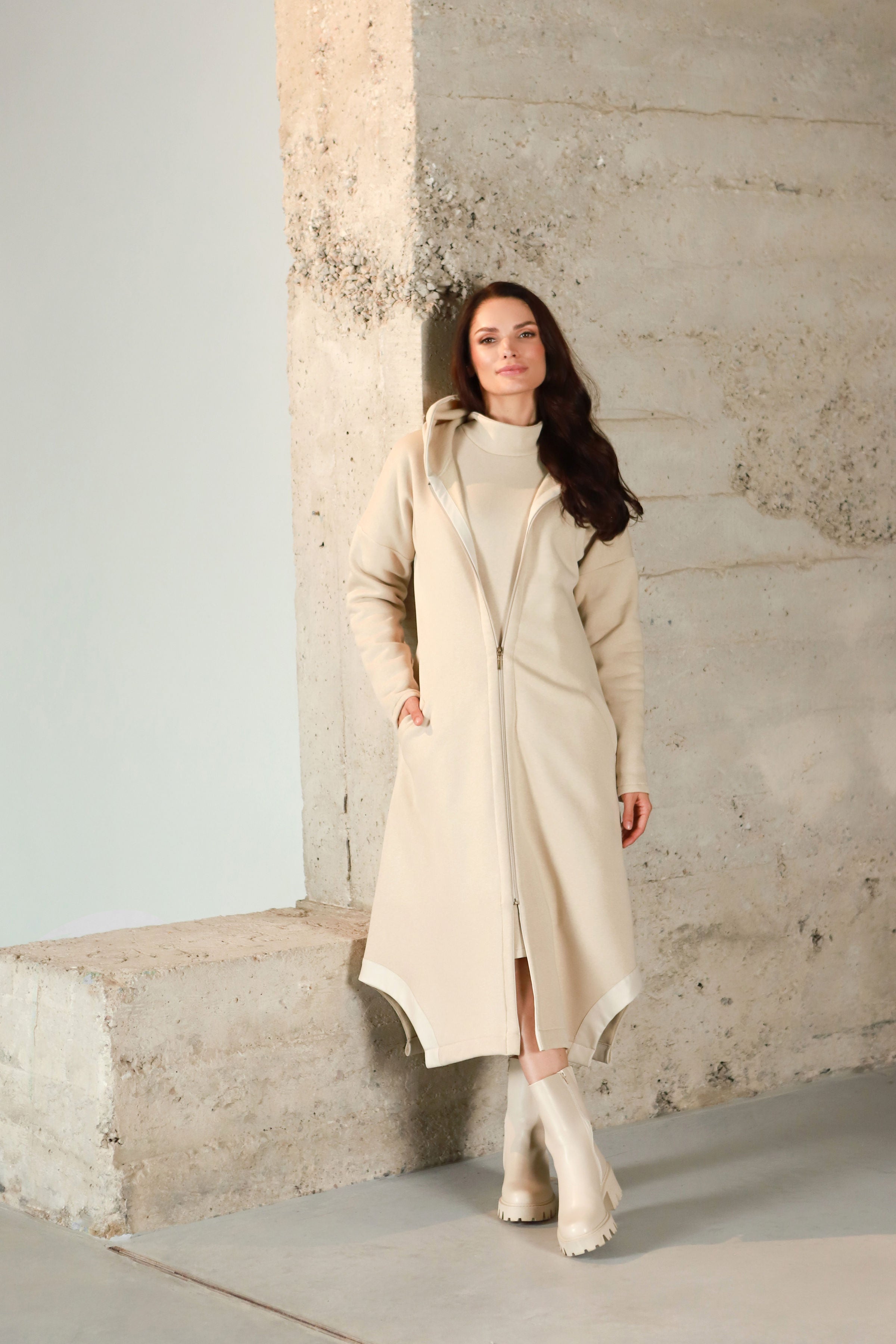 Lega pikk kardigan seest pehme voodriga "Aurelia Beige"