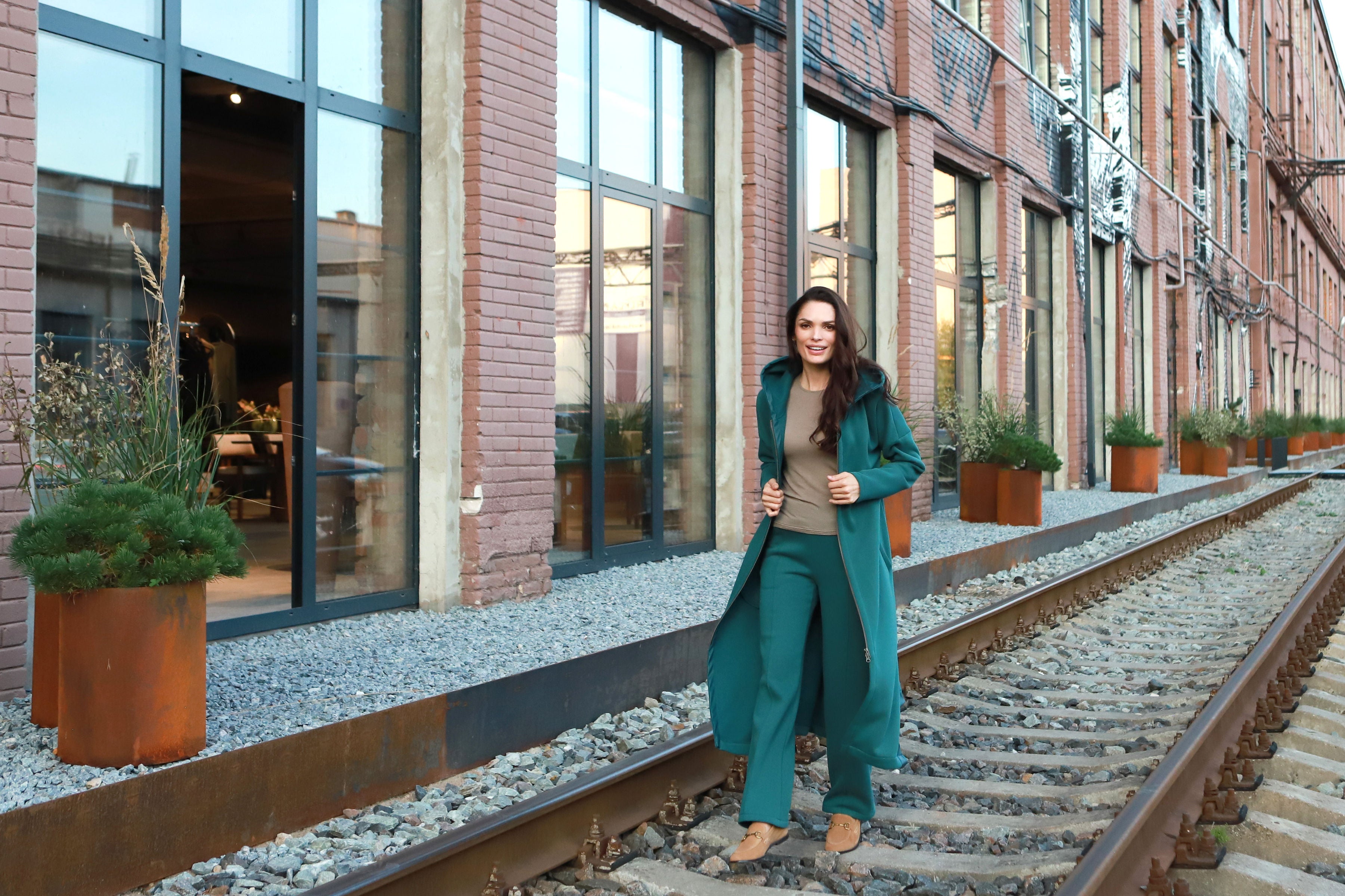 Lega pikk kardigan seest pehme voodriga "Aurelia Deep Green"