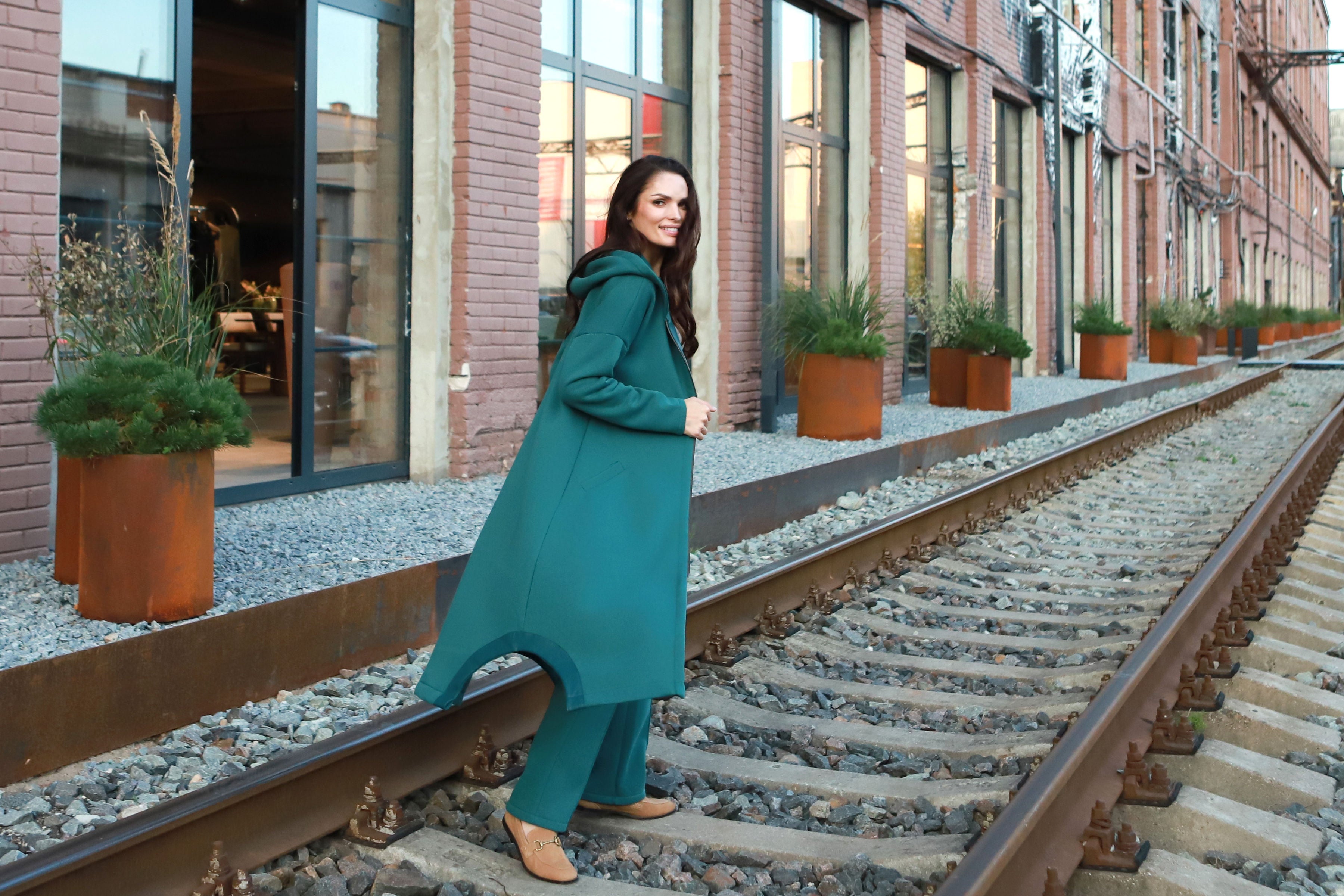 Lega pikk kardigan seest pehme voodriga "Aurelia Deep Green"