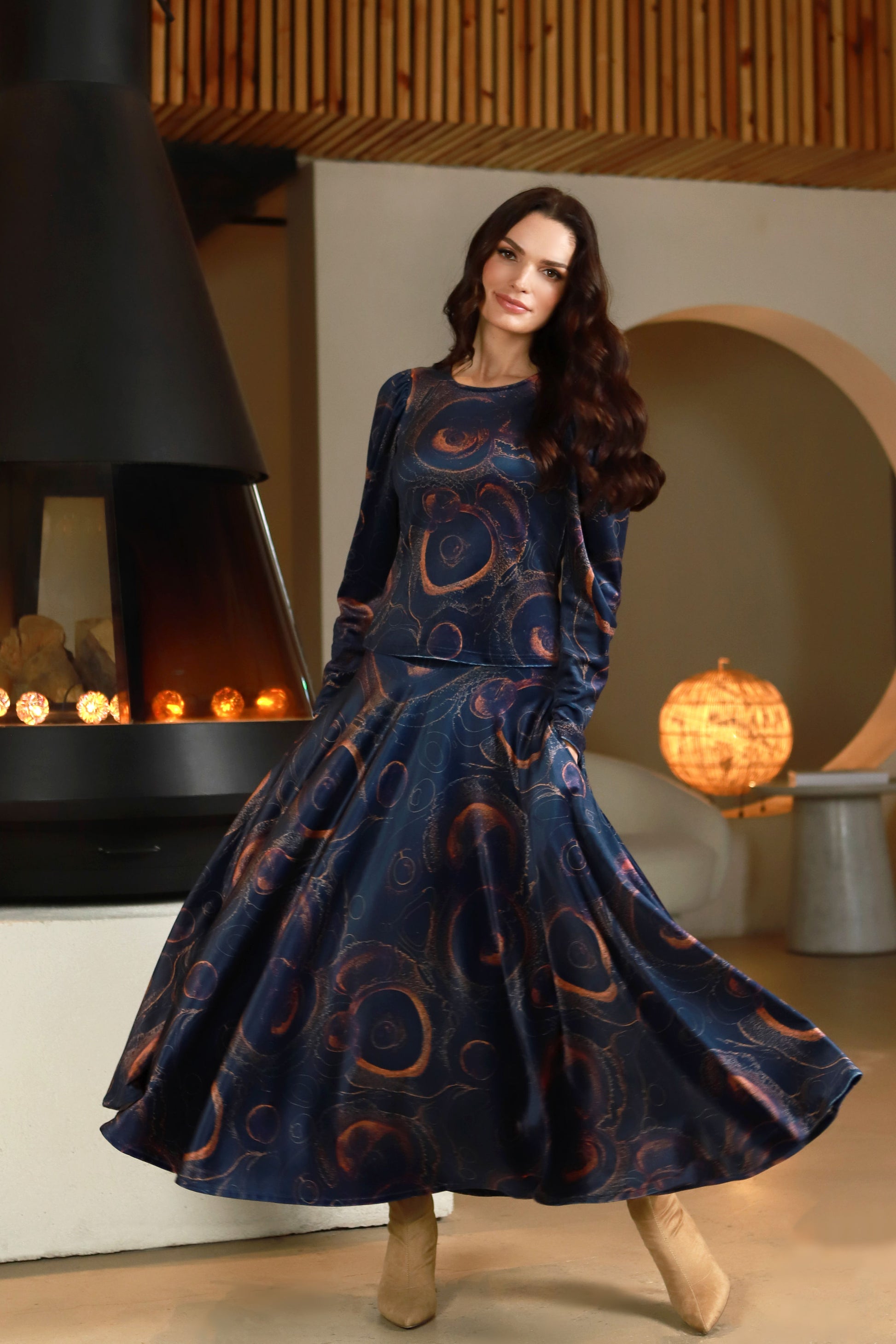 Lega tamsiai mėlynas veliūrinis sijonas Milita