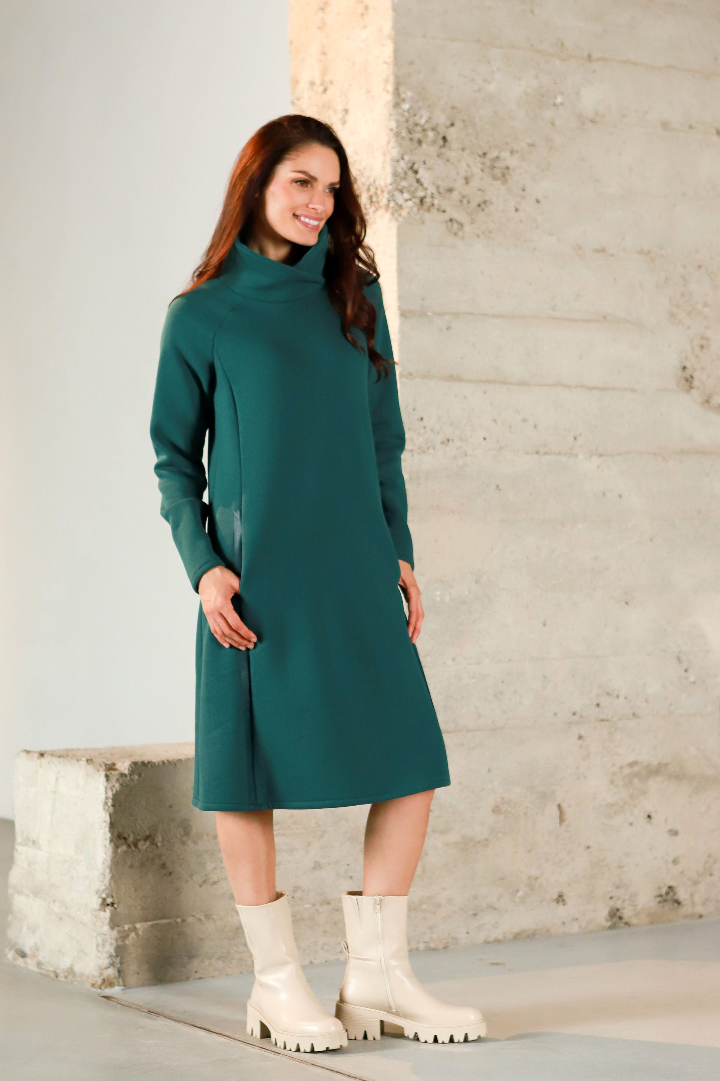 Lega puuvillane kleit seestpoolt kohevaga "Isolde Deep Green"