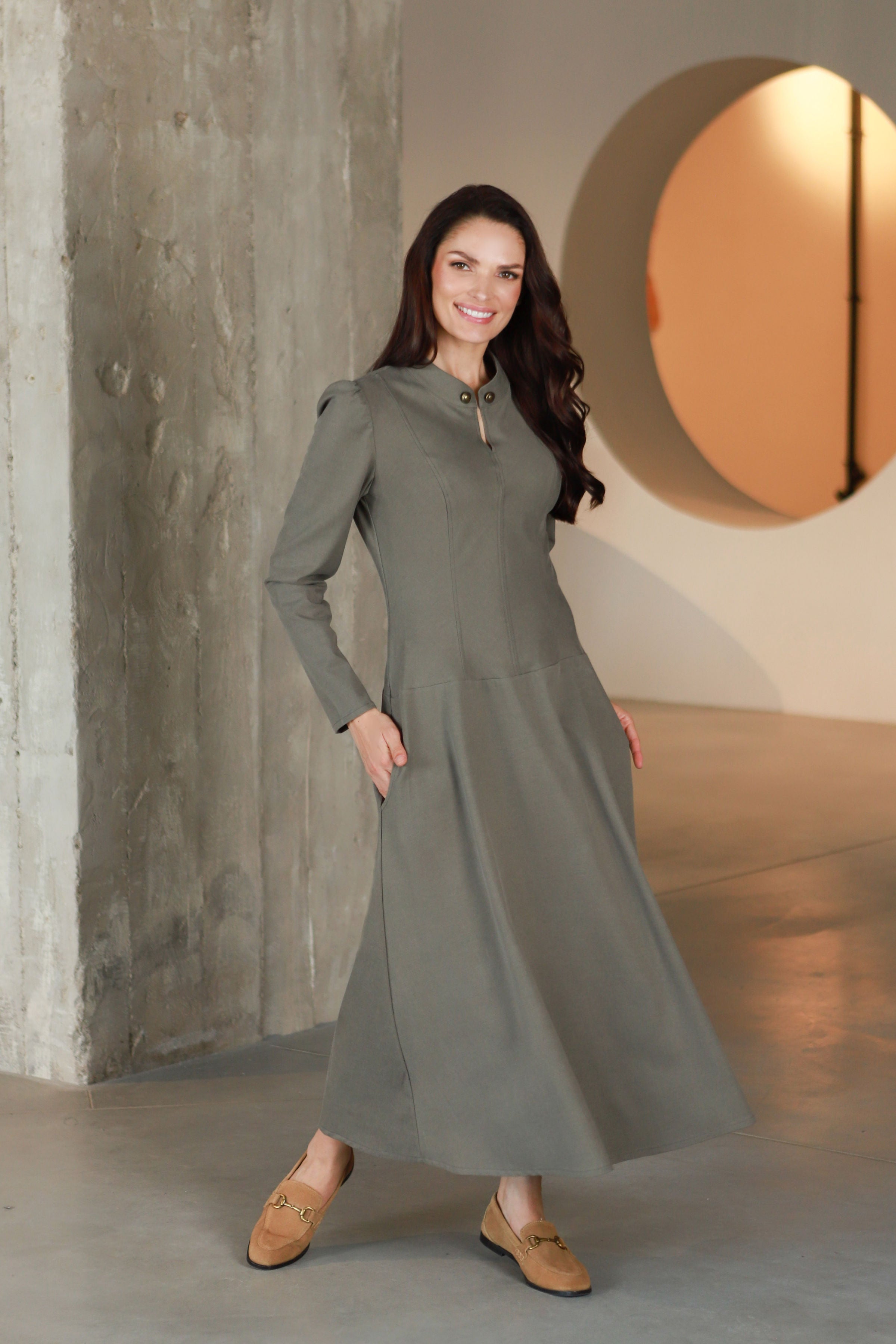 Lega A-lõikeline pikk kleit "Elara Olive Grey"