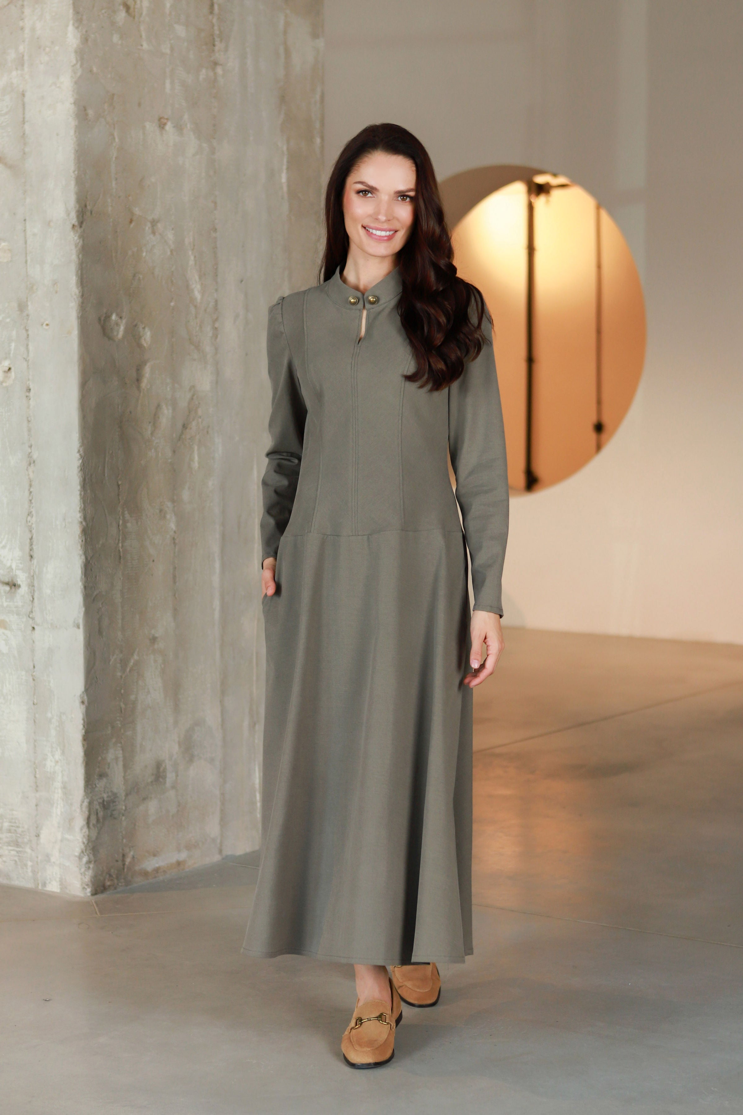 Lega A-lõikeline pikk kleit "Elara Olive Grey"