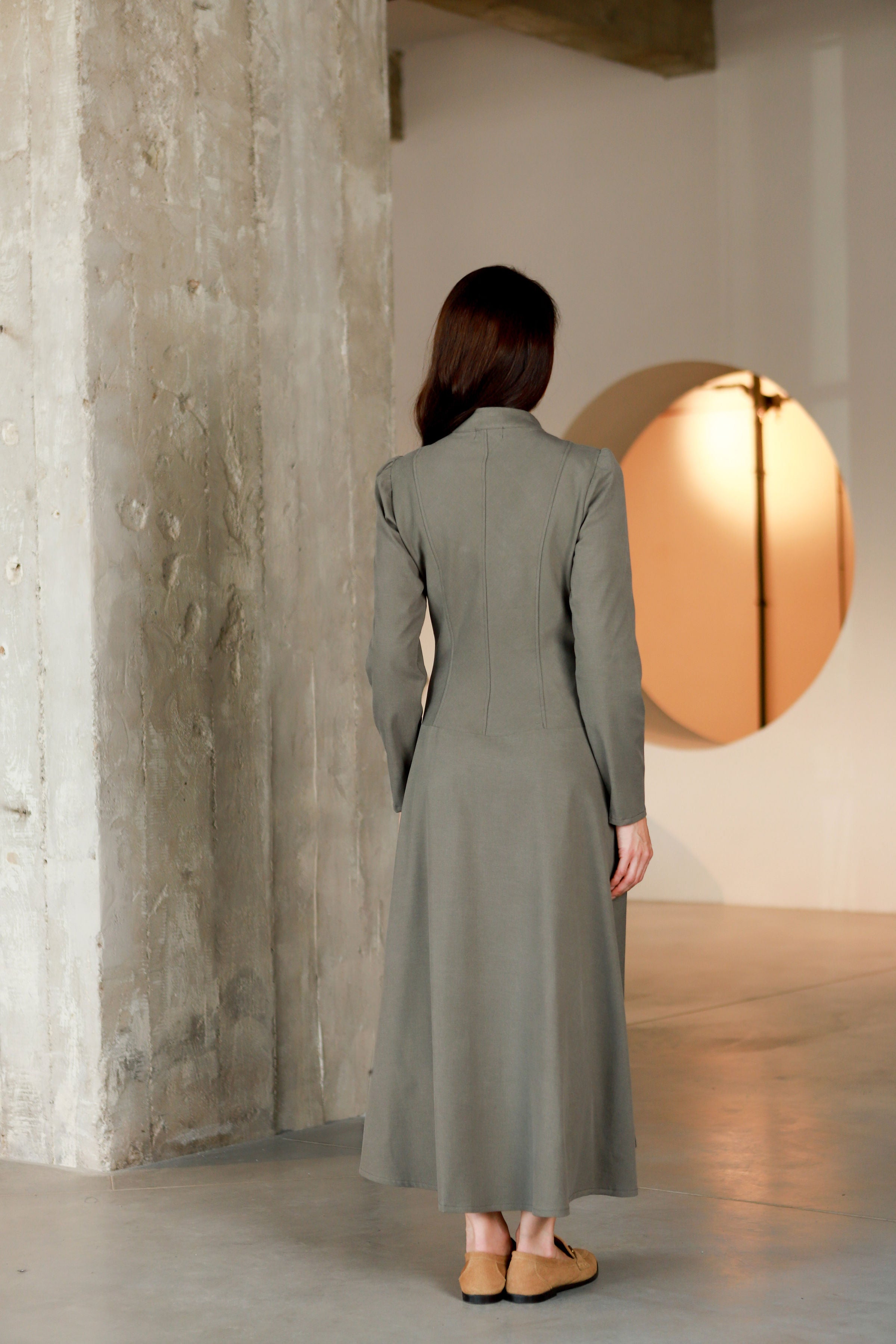 Lega A-lõikeline pikk kleit "Elara Olive Grey"