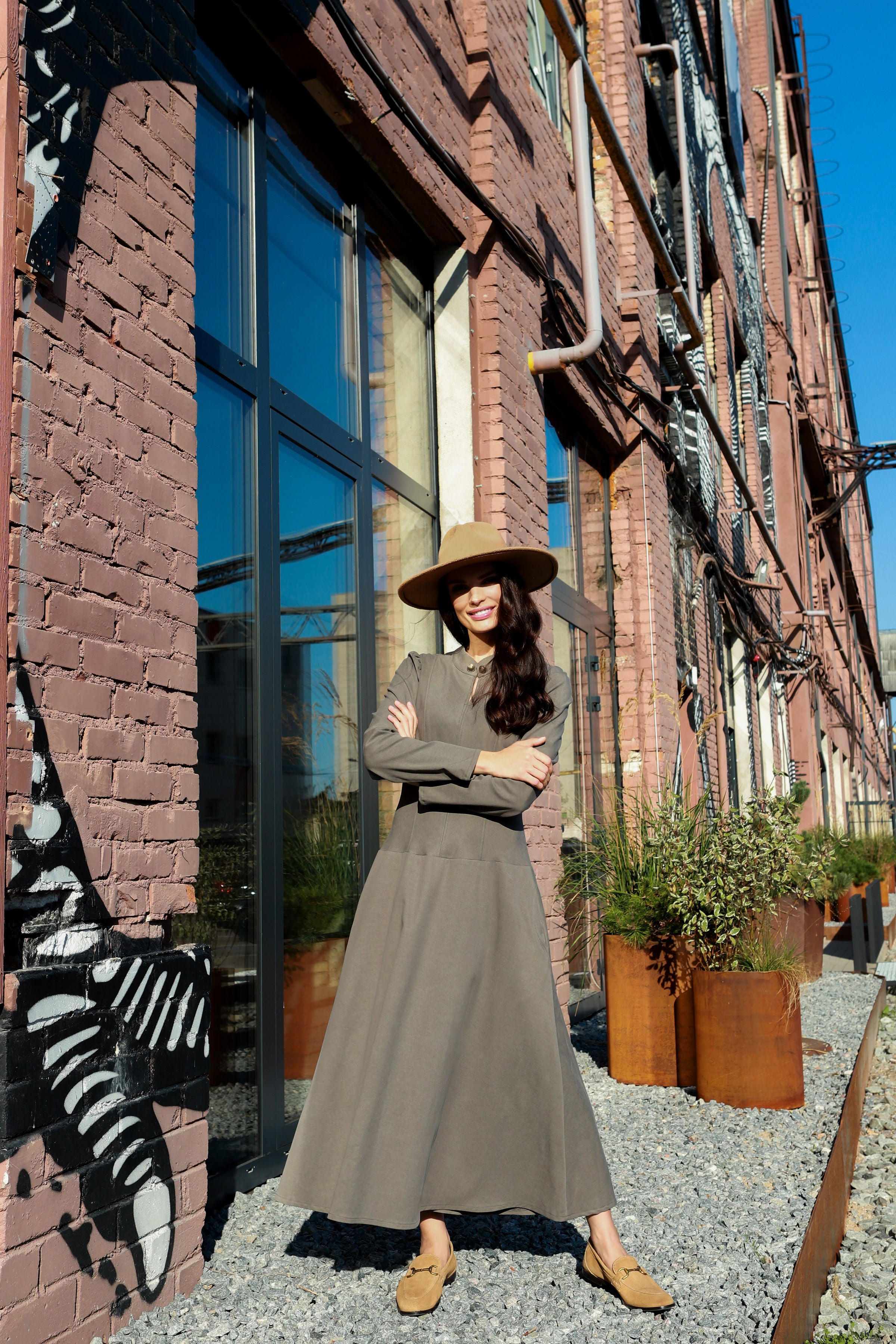 Lega A-lõikeline pikk kleit "Elara Olive Grey"