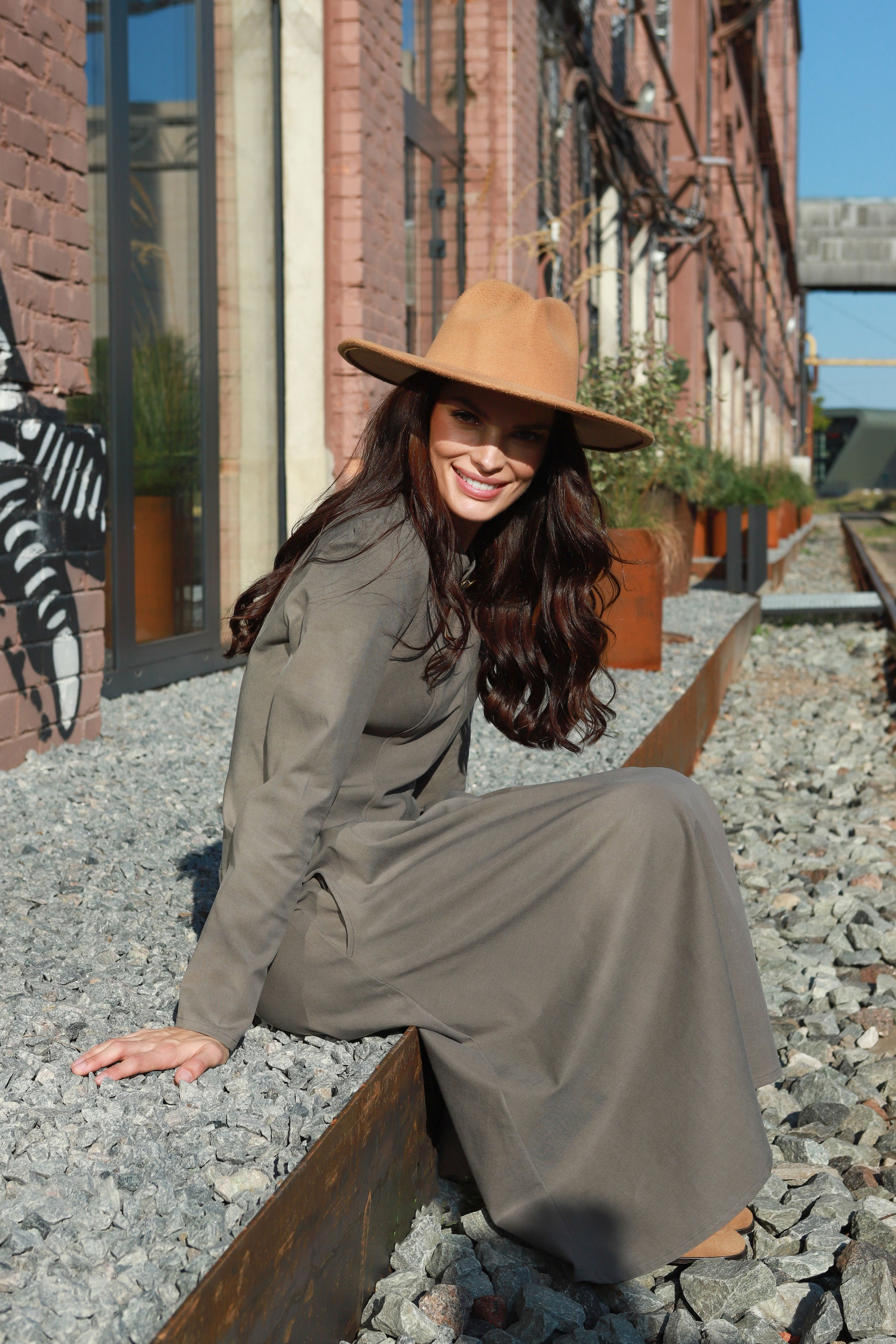 Lega A-lõikeline pikk kleit "Elara Olive Grey"