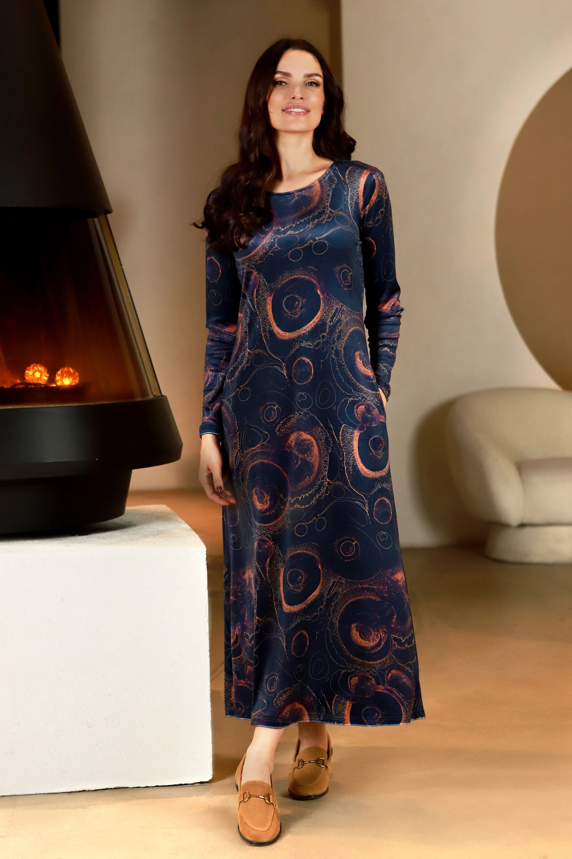 Lega pikk veluurist A-siluettiga kleit 