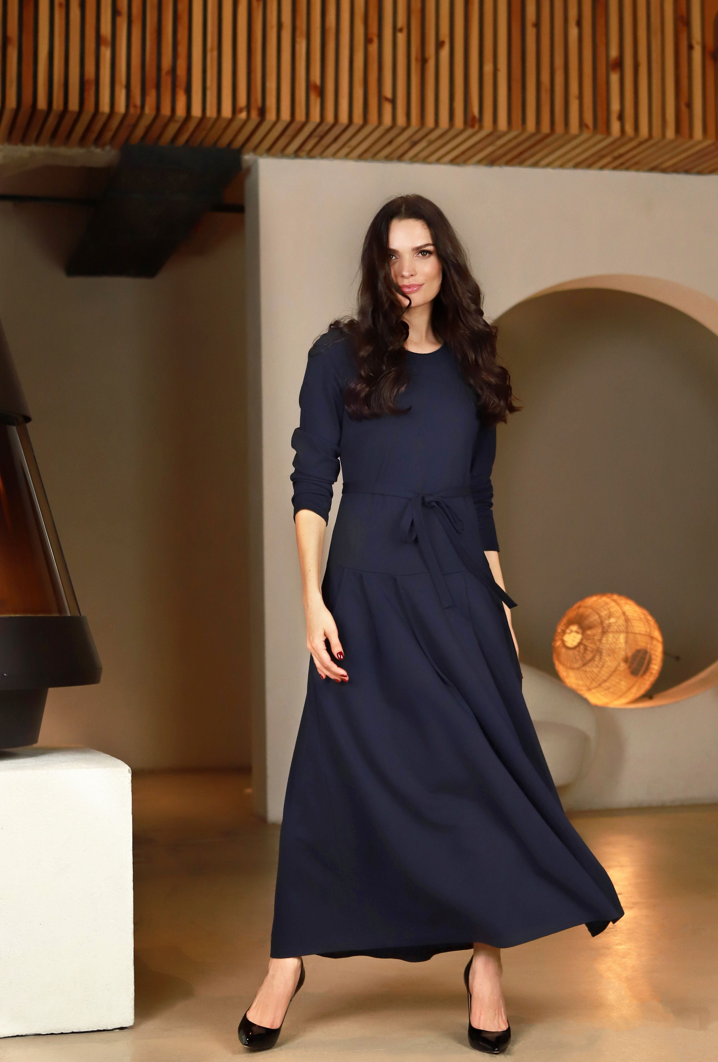 Moteriška ilga suknelė su dirželiu Liza