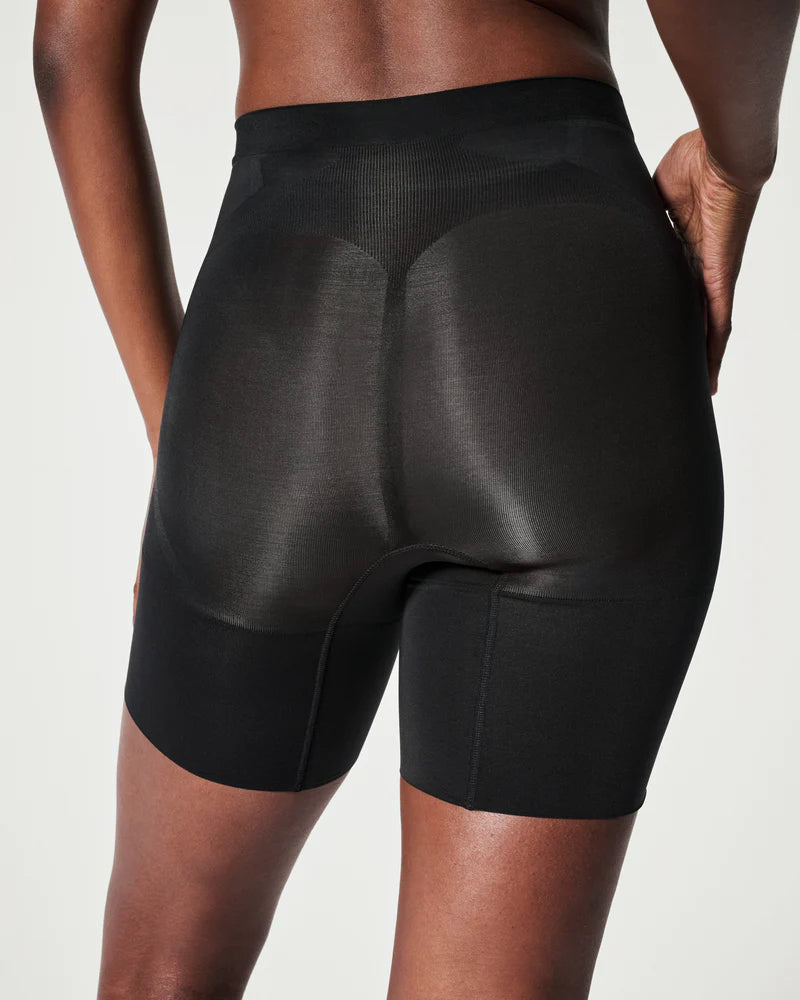 Spanx сильно формирующие шорты "OnCore Mid-Thigh Black"