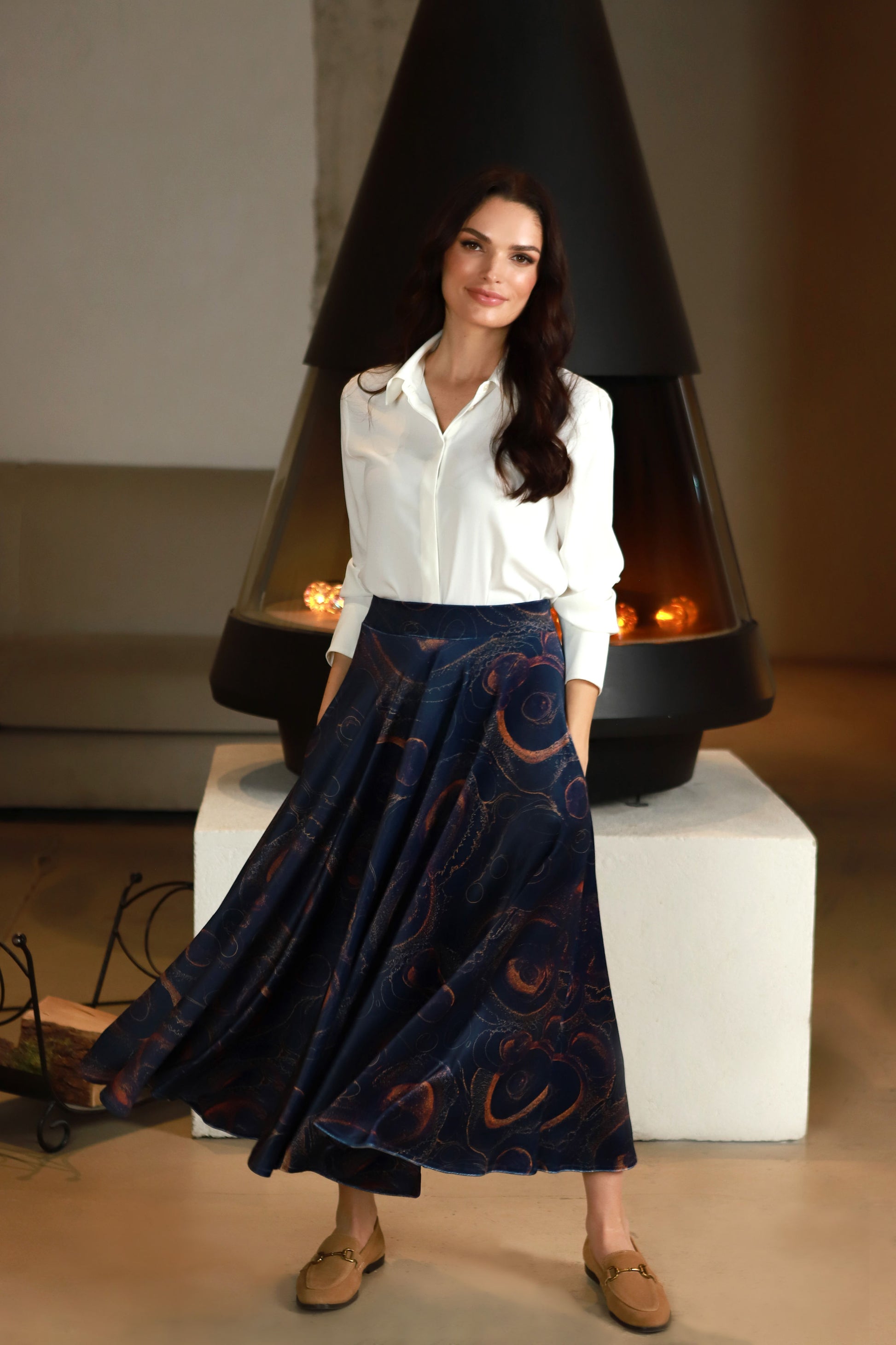 Ilgas tamsiai mėlynas veliūrinis sijonas