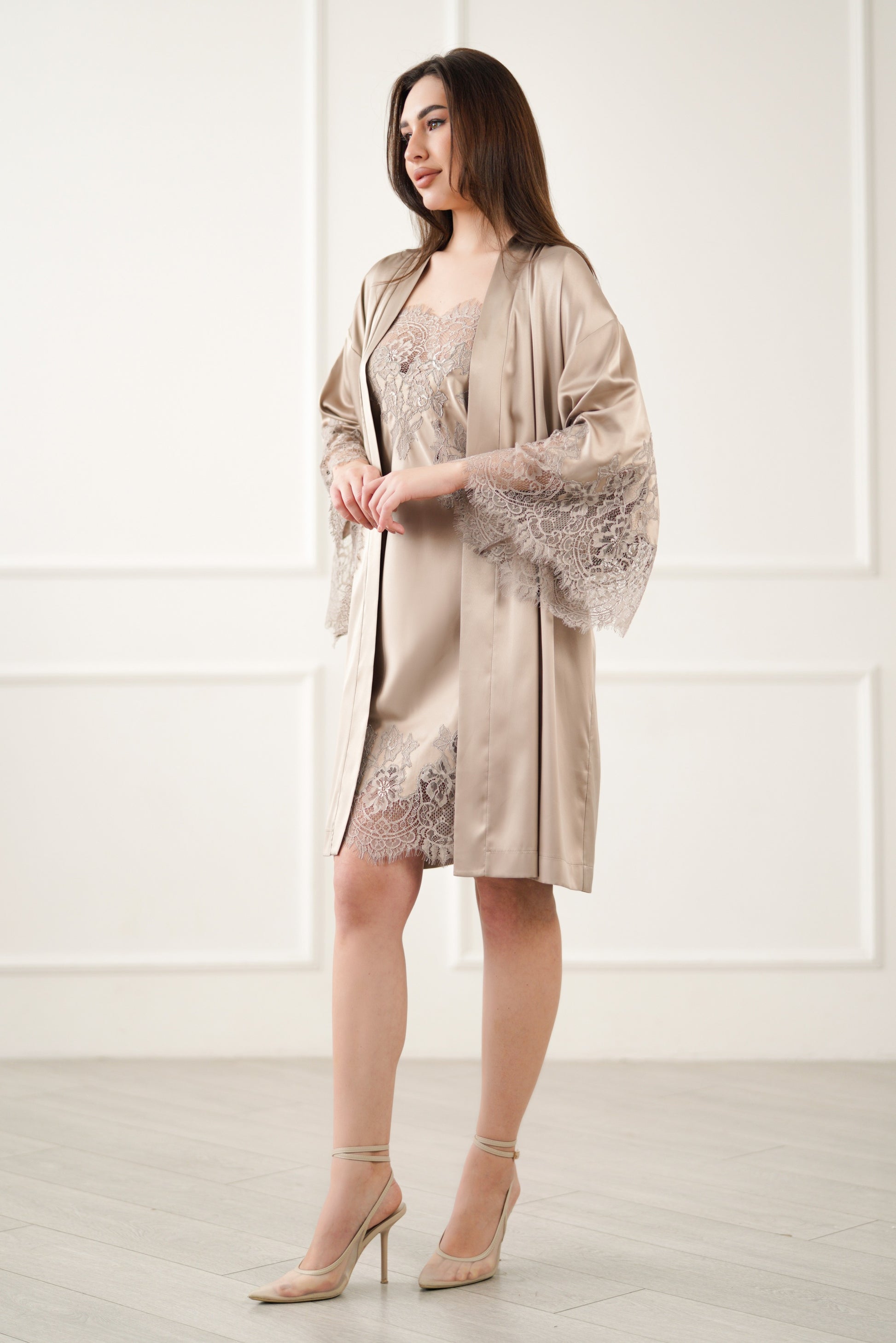 moteriškas šilko chalatas