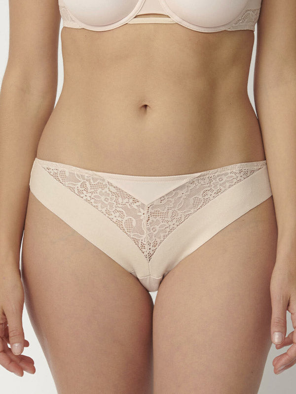 Triumph braziliško kirpimo kelnaitės "Vivid Spotlight Light Cream"