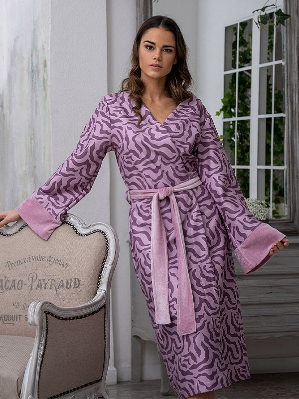 Belmanetti ilgas bambuko pluošto kimono stiliaus chalatas "Lausanne Mauve Ornament Print"