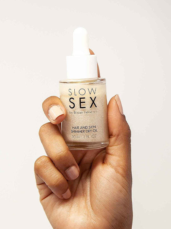 Bijoux Indiscrets spindintis aliejus odai ir plaukams "Slow Sex Shimmer Coconut"