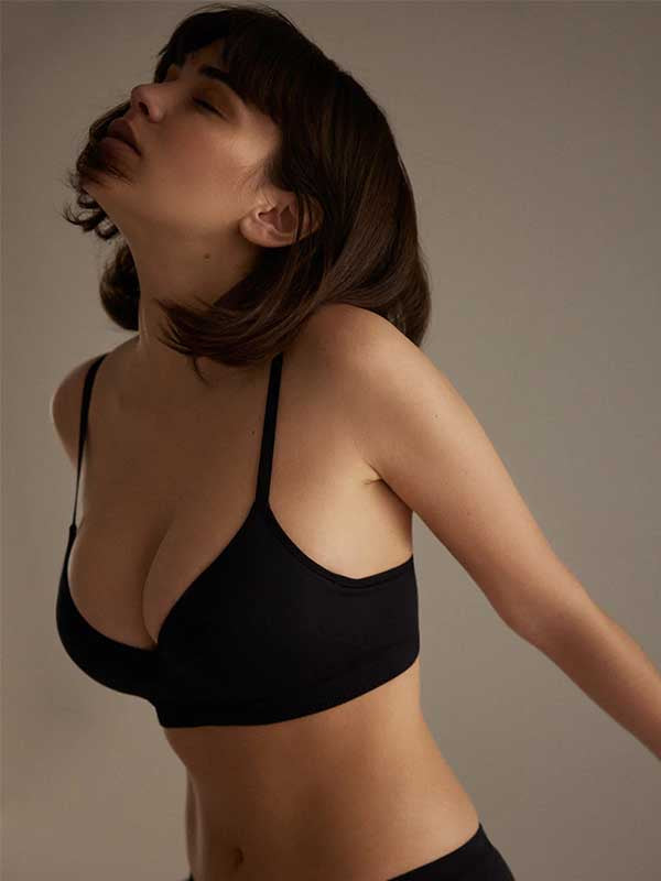 Ysabel Mora push up-rinnahoidja 