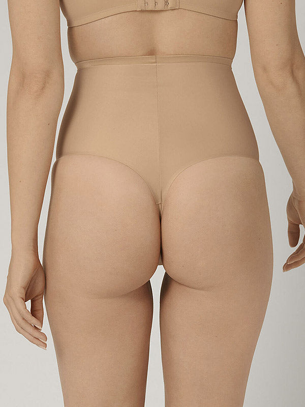 Triumph glotninančios aukšto juosmens kelnaitės stringai "Shape Smart Highwaist String Nude"