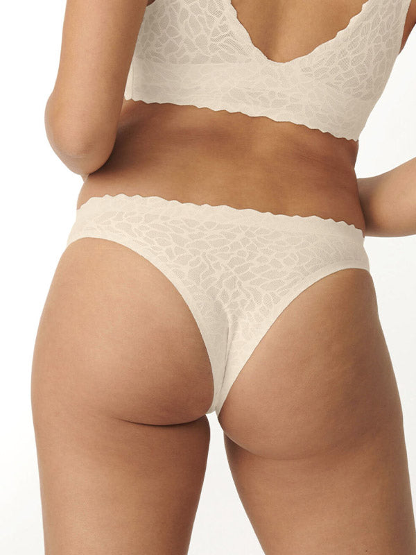Sloggi nėriniuotos braziliško kirpimo kelnaitės "Zero Feel Lace 2.0 Cream"