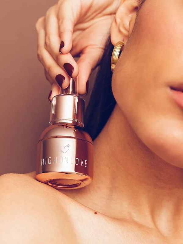 High on Love prabangus stimuliuojantis aliejus su kanapėmis "Canabis Sativa Rose Gold"
