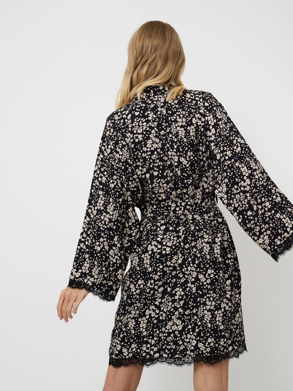 Aruelle viskozinis chalatas "Eli Black - Beige Flower Print"