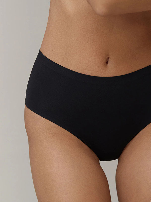 Aruelle besiūlės braziliško kirpimo kelnaiės "Avani Black"
