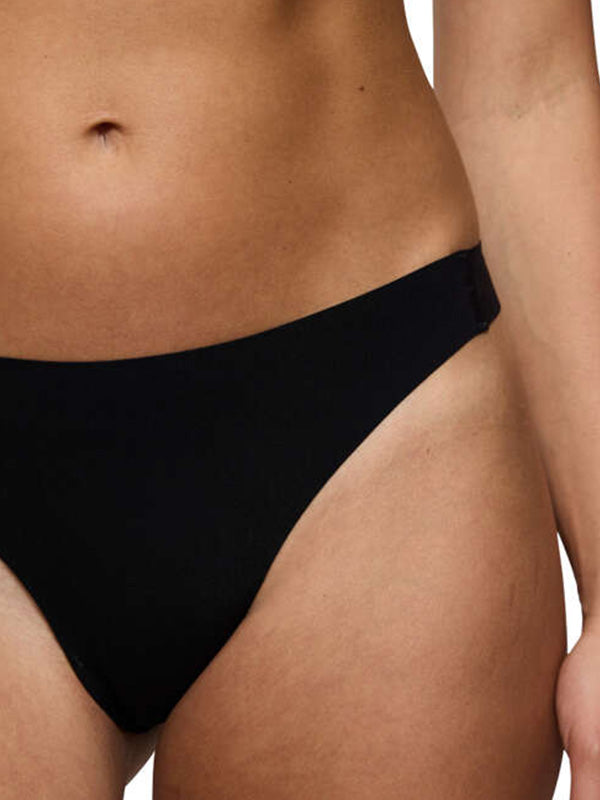 Triumph besiūlės kelnaitės stringai "Smart Invisible Black"