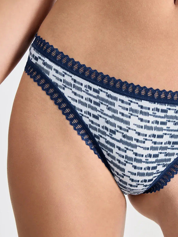 Sloggi 3 medvilninių kelnaičių stringų komplektas "Go Crush White - Blue - Dark Blue"