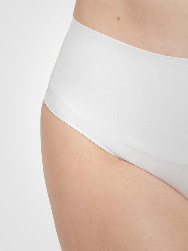 Spanx koreguojančios medvilnės ir modalo kelnaitės stringai "Cotton Comfort White"