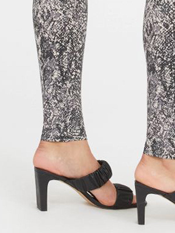 Spanx koreguojantys dirbtinės odos leginsai "Faux Leather Snake Shine Grey Snake"