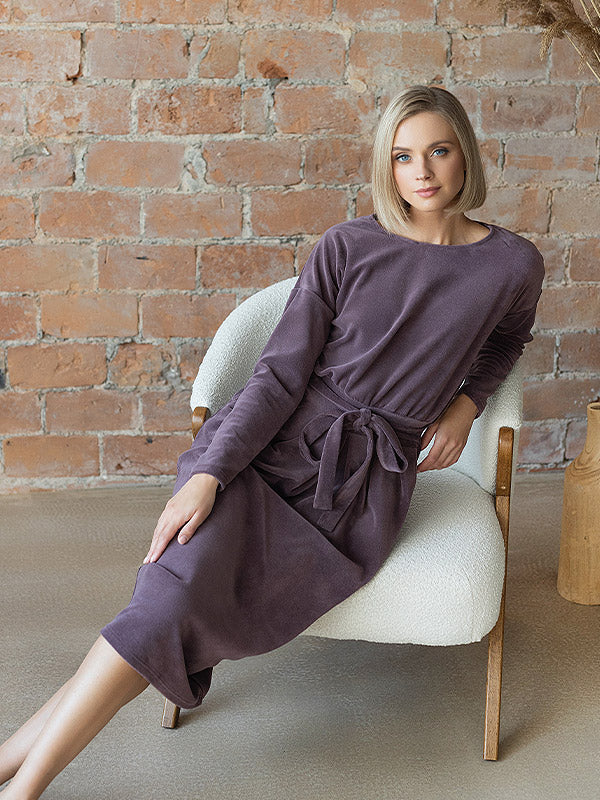 Lega Ilga veliūrinė suknelė su dirželiu "Anahit Dusty Violet"